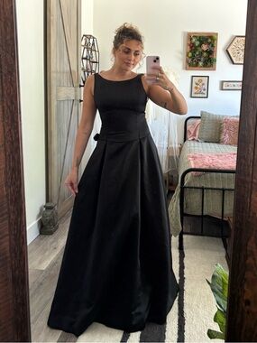 Vera Wang Black Drop Waist Gown
